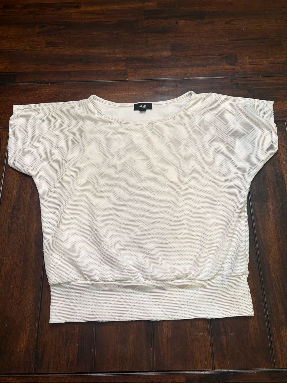Women’s AGB White Textured Diamond Knit Dolman Short Sleeve Top, Size L